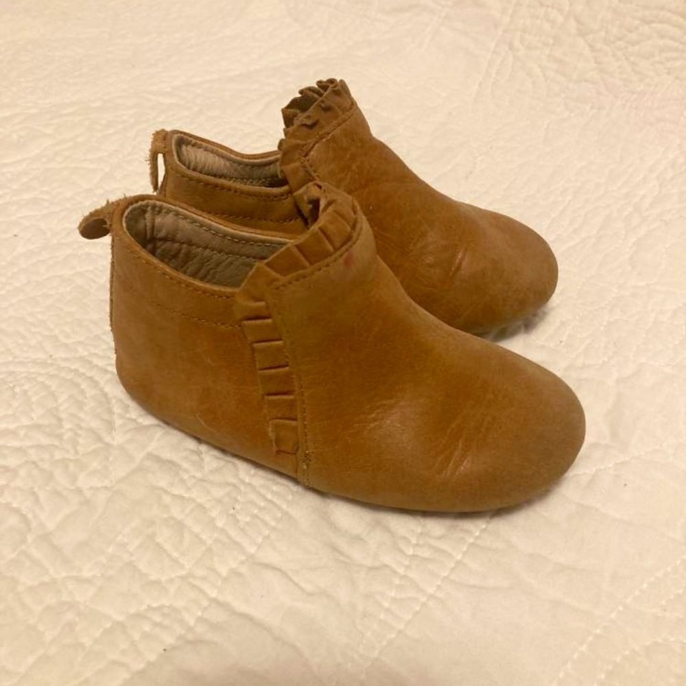 Little Love Bug Desert Sand Mila boots size 8 toddler 100% leather